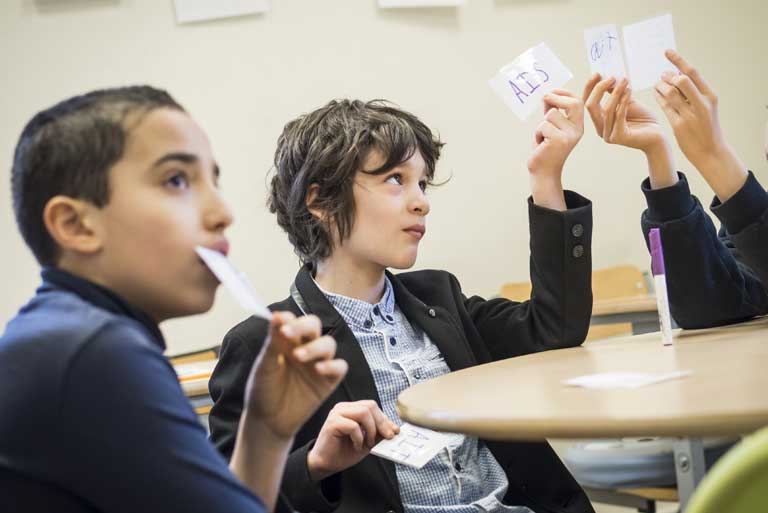 MeeO scolarise des élèves en élémentaire (5-12 ans) ayant des troubles des apprentissages : TDAH, Dyslexiques (et autres Dys-), Haut Potentiel Intellectuel.